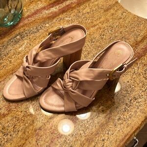 Elie Tahari shoes size 36 taupe color
